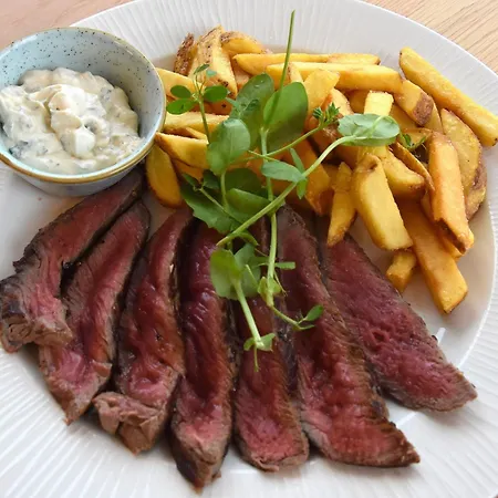 Logis Restaurant Le Kalliste 耶尔