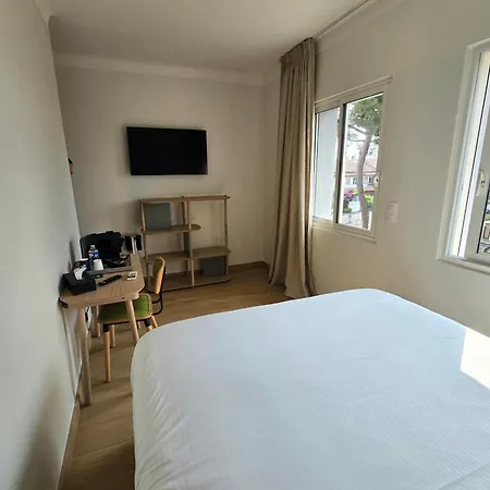 Logis Restaurant Le Kalliste 2* 耶尔