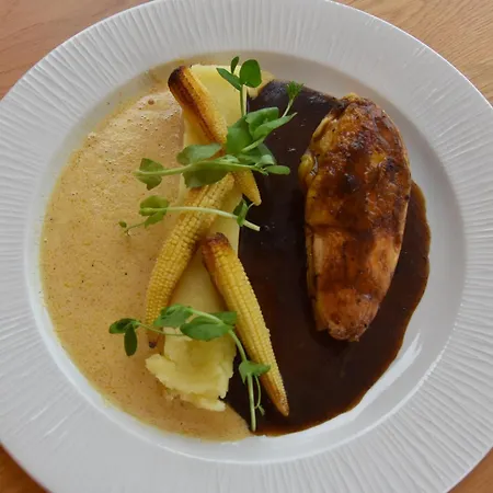 Logis Restaurant Le Kalliste فندق