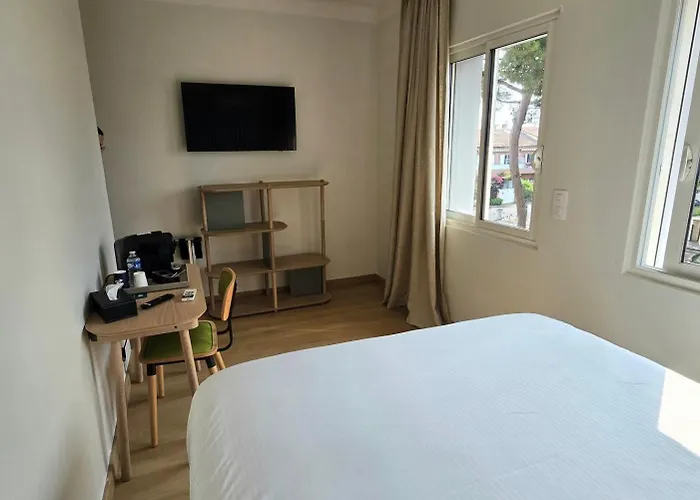 Logis Restaurant Le Kalliste 2* Hyères