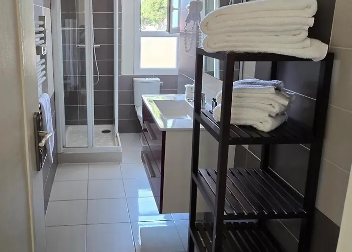 Hotel Logis Restaurant Le Kalliste 2*