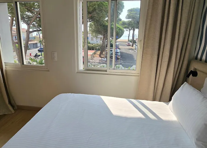 Logis Restaurant Le Kalliste Hotel Hyères